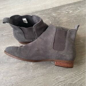 Toms Gray W12 Suede Chelsea Ankle Boots